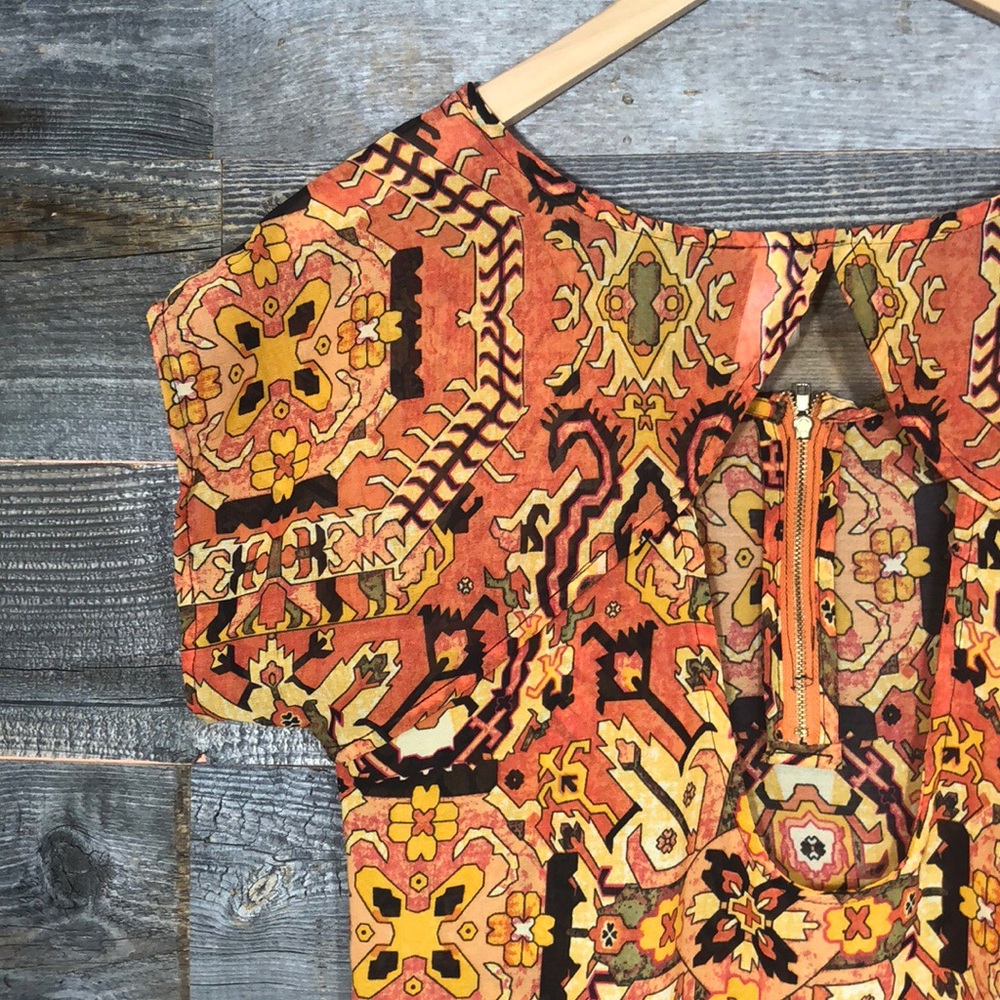 Truth | Aztec Print Top | M
” - Picture 5 of 8
